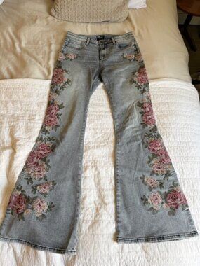 Driftwood Embroidered Flare Jeans 29 x 34
